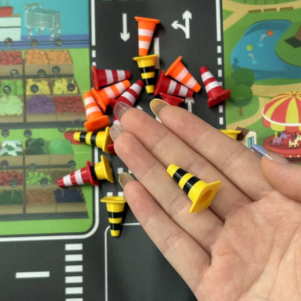 ミニ交通道路標識と障害物プレイセット、シミュレーション安全バ - Kids Educational Device のレビューと価格